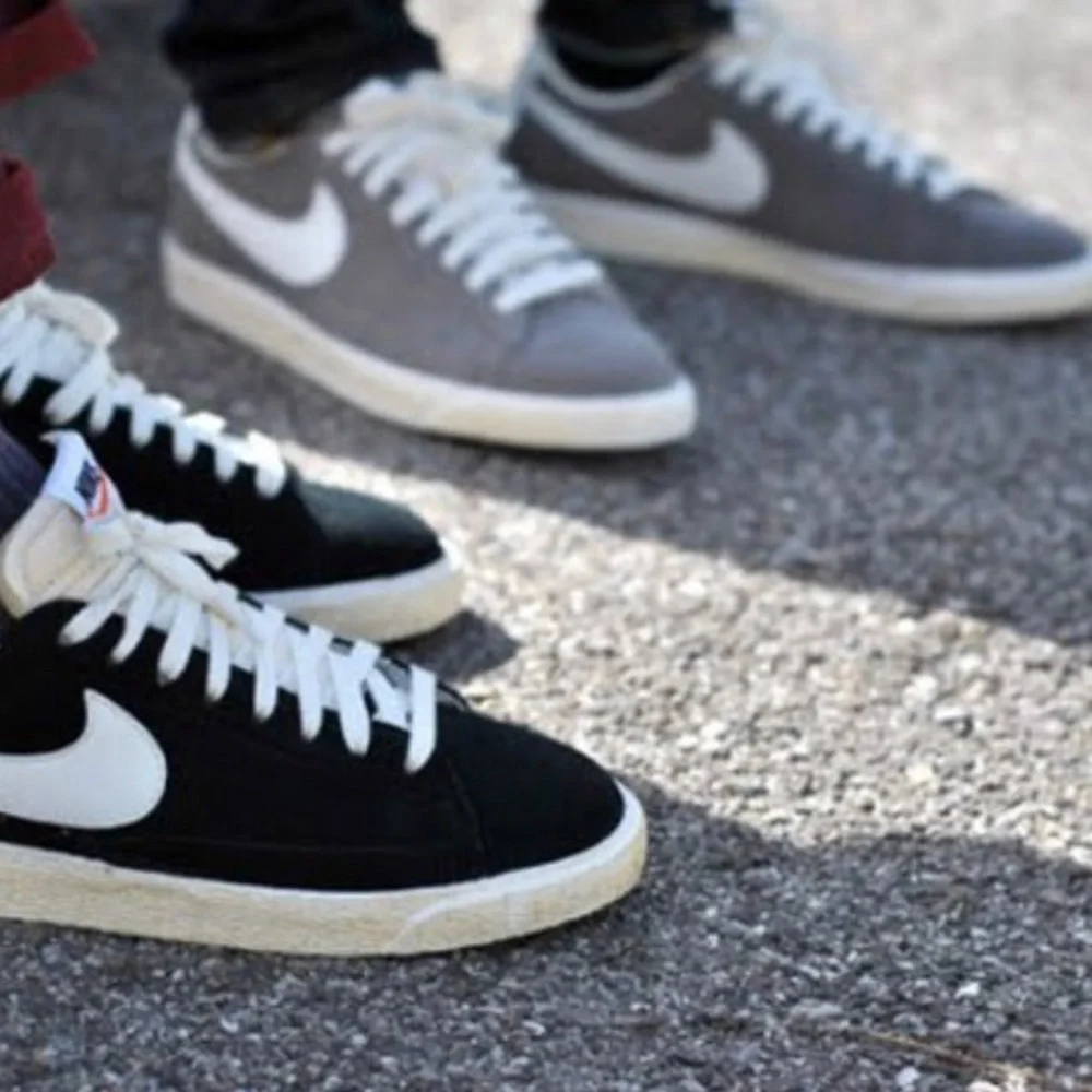 Nike sneakers in gray suede with white leather